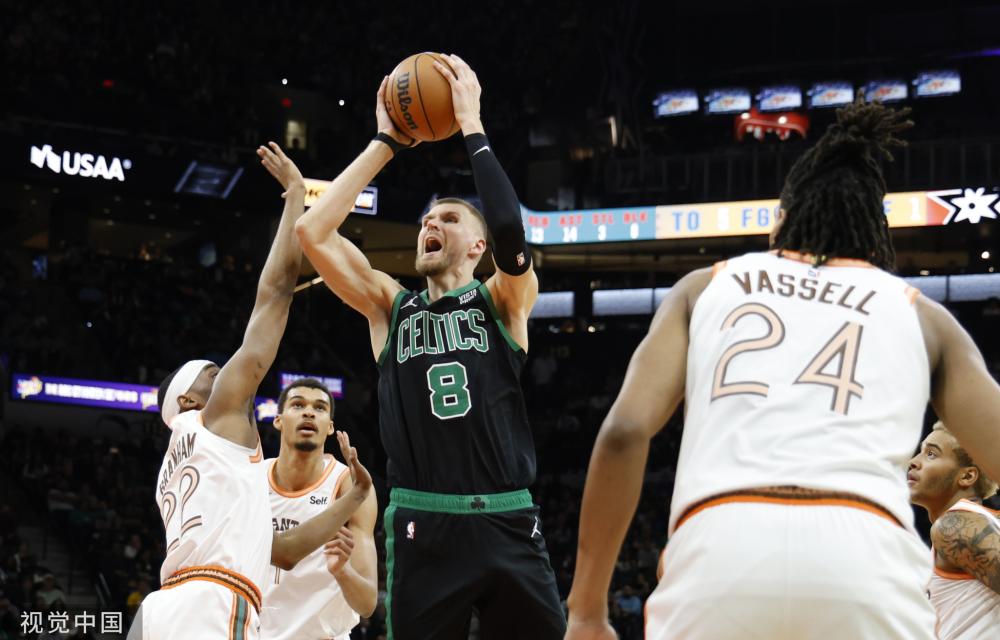 毗邻辽阔的 毗邻辽阔的